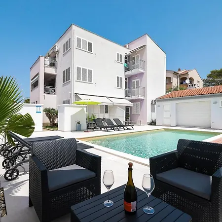 Appartement Leona *