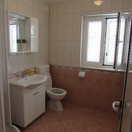 Lägenhet Apartmani Leona