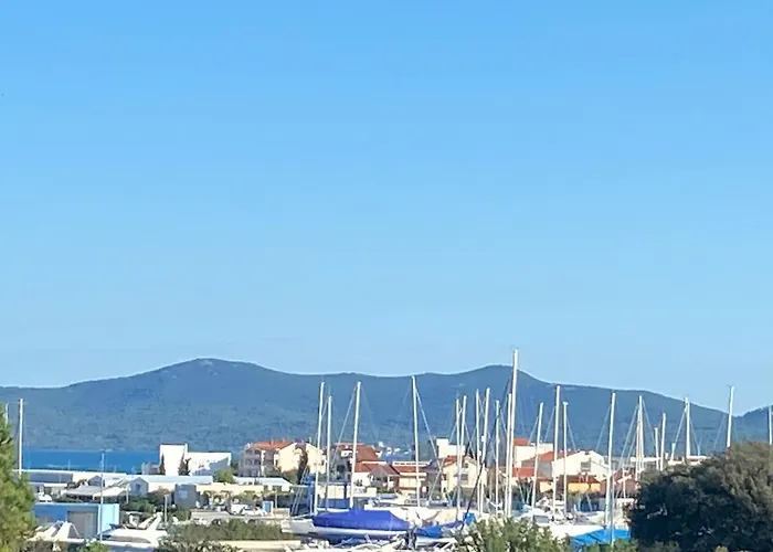 Leona Διαμέρισμα