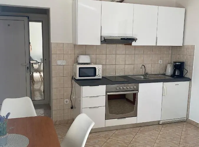 Διαμέρισμα Leona *