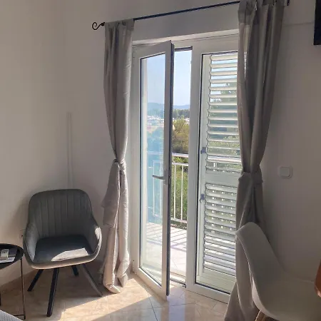 Leona Apartament