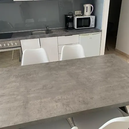 Leona Apartman *