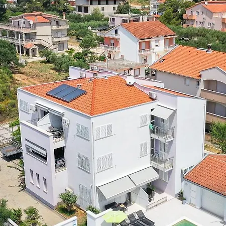 Leona Apartament Bibinje