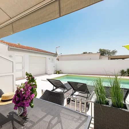 Leona Apartament