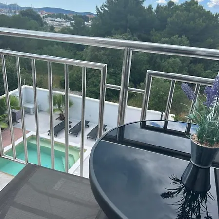 Leona Apartament