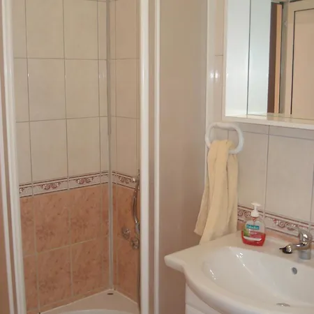 Apartament Leona *