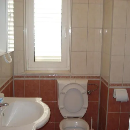 Apartman Leona *
