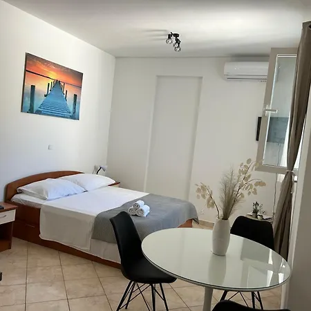 Apartament Leona *