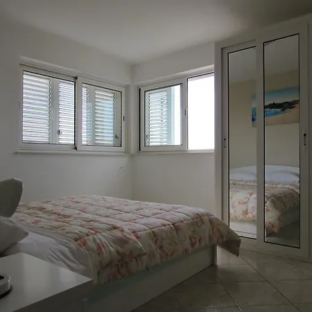 Apartament Leona